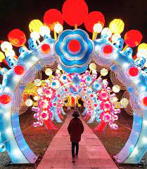 From The Return Of The Bronx Zoo S Holiday Lights To The Nyc Winter Lantern Festival In Staten Island These Holiday Light Shows Are Must Do S For Local Familie