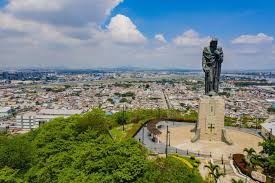 Guayaquil Turismo | Enamorarse de Guayaquil es inevitable ✨ Te presentamos  el Monumento al Sagrado Corazón de Jesús de Nazaret. Fue inaugurado en el  año 1973,... | Instagram