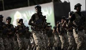 سمع السعوديون لأول مرة، اليوم السبت، اسم كتيبة السيف الأجرب بالحرس الملكي، حيث ذكرت السلطات أن هذه الكتيبة هي من تلقت أمر القبض على أمراء تجمهروا بقصر بالحكم معترضين على قرار الدولة وقف سداد فواتير قصور الأمراء، كما طالبوا أيضًا بالتعويض المادي عن تنفيذ القصاص. Ù…Ø­Ù…Ø¯ Ø¨Ù† Ù†Ø§ÙŠÙ Ø§Ù„ØµÙØ­Ø© 3