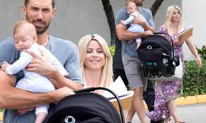 Tiger woods' ex elin nordegren has apparently made peace with the cheating scandal that shocked america and she's moved on with her life. Tiger Woods Ex Elin Nordegren Leaves Court After Changing Son S Name To Arthur Daily Mail Online