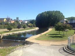 Un vecino del municipio berciano de folgoso de la ribera recogió el pasado martes a una cigüeña que caminaba por la carretera de acceso al pueblo visiblemente herida en su ala izquierda. Una Fake New Provoca La Indignacion En La Ribera Anunciando Una Falsa Orgia En La Playa Fluvial El Ayuntamiento Ha Denunciado Los Hechos Ante La Guardia Civil