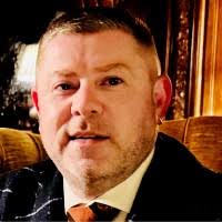 100+ perfiles de «The Garret»