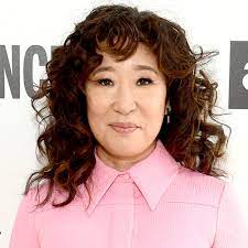 Sandra oh's long, romantic, curly, black hairstyle is a sophisticated way to style wavy or curly hair. Sandra Oh S Hairstylist Ted Gibson Uses Hot Tools Professional Marcel Iron On Her Hair Allure
