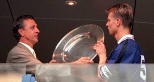 De strijd tussen de bekerwinnaar en de landskampioen werd vanaf 1991 elf keer gewonnen door psv, acht keer door. Wat Is De Klinkende Johan Cruijff Schaal Overwinning Nu Precies Waard Voor Psv Psv Ed Nl