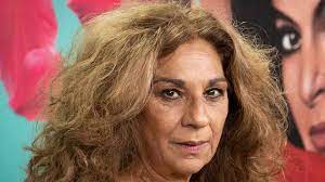 Lolita Flores se derrumba en pleno directo tras conocer la repentina muerte  de Caritina Goyanes