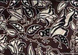 Batik betawi sekilas sejarah batik betawi merunut sejarah batik betawi dari mulai era voc (perusahaan dagang belanda) , pada masa tersebut kota batavia atau saat ini lebih dikenal dengan nama jakarta yang merupakan akar budaya betawi, pernah berkembang usaha batik pada saat itu namun para pengusaha dan perajin batiknya berasal dari kota seperti pekalongan dan solo yang memang sudah dikenal. Indonesia Emang Kaya Inilah 60 Motif Batik Di Indonesia