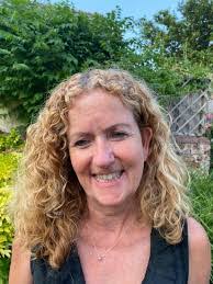 Suzanne Kaye's Instagram, Twitter & Facebook