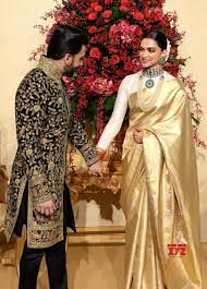 Deepveer Deepika Padukone N Ranveer Singh At Her Wedding Reception Bangalore South Indian Wedding Saree Wedding Saree Indian Saree Trends