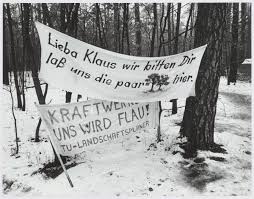 Protestplakat der internationalen umweltschutzorganisation greenpeace, angebracht an einer der drei baseler rheinbrücken, anlässlich der. Protestplakat Gegen Den Geplanten Bau Eines Kraftwerkes Am Oberjagerweg Im Spandauer Wald Abisag Tullmann