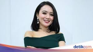 Wikasalim #ptpamapersada live wika salim ( sunset di tanah anarki ) pt pama persada kalimantan timur. Sosok Wika Salim Yang Dijodohkan Dengan Ariel Noah