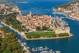 Croatia has 10 unesco heritage sites and trogir is one of them. Trogir Mitteldalmatien Reisefuhrer Von Bestofcroatia Eu