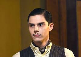 Evan peters ретвитнул(а) smash mouth. Wizard World Comic Con Guest Evan Peters Elicits Huge Fan Base From Fx S American Horror Story Pittsburgh Post Gazette