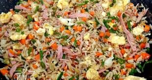 Chá de arroz 100 g presunto picado em cubinhos 100 g vagem 1 un cenoura ( picada em cubinhos pequenos) 2 ovos qb sal um fio de óleo 1 molho de cebolinha. Yakimeshi Um Arroz Que Vale Uma Refeicao Simples Assim