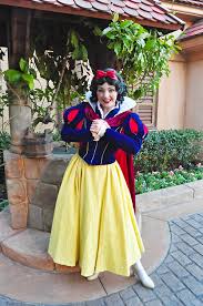 Patron de princesse et blanche neige burda. La Nouvelle Robe De La Princesse Disney Blanche Neige