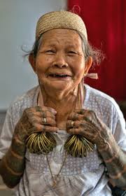 Wanita cantik suku dayak kumpula wanita cantik. 16 Tato Motif Dayak Di Lengan Contoh Gambar Tato