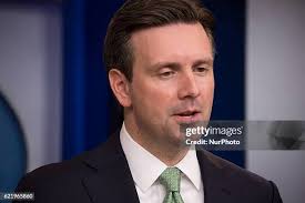 468 Press Secretary Josh Earnest Photos & High Res Pictures