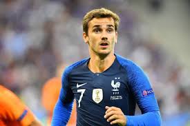 Les premiers maillots de l'équipe de france à deux étoiles sont à la vente. Foot Bleus Pourquoi Le Maillot Deux Etoiles De L Equipe De France Est Introuvable Ou Presque France Football