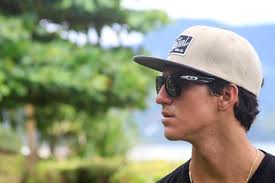 Gabriel Medina assina contrato de co-patrocínio com a Oakley