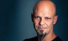 El Premio Nadal César Pérez Gellida clausura la XXIV Feria del Libro de  Cáceres