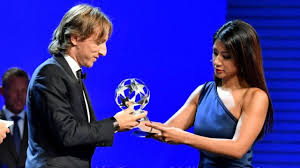 Esta tarde se celebrará el sorteo de la fase de grupos de la champions league en estambul y por fin conoceremos a los rivales de los equipos españoles en esta primera fase del torneo. Champions League 2018 2019 Asi Quedaron Los Grupos En El Sorteo De La Primera Fase Bbc News Mundo