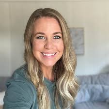 Lori Brake's Instagram, Twitter & Facebook