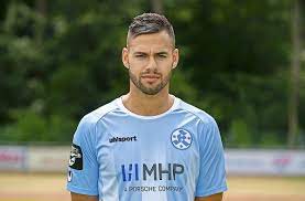 Aus wikipedia, der freien enzyklopädie. Ex Kickers Spieler Daniel Engelbrecht Degradierung Durch Zeyer War Nicht Ok Fussball Stuttgarter Zeitung