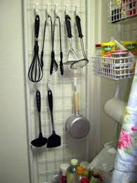 100均ショップのグッズで キッチン収納 狭い空間を活用する4つのステップ ギャザリー 狭い キッチン 収納 アイデア 収納 狭い