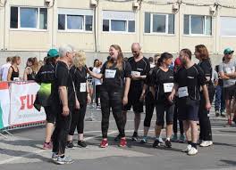 Dialo.de zeigt alle 150 einträge, egal ob gerade ✓ geöffnet oder × geschlossen mit kontaktdaten. Prediger Lichtberater Beim Hamburg Commercial Bank Run 2019 In Der Hafencity