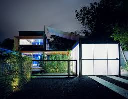 Muri di blocchi di calcestruzzo, tetti piani, soffitti bassi, ecc. Regional Modern Austin Texas