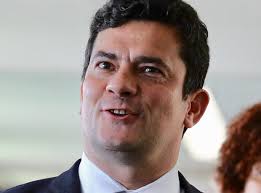 Resultado de imagem para sergio Moro caindo