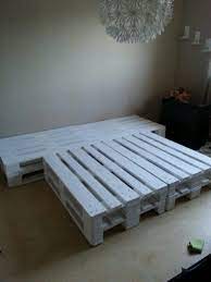 pallet bed made out of repurposed wooden pallets 1001 pallets houten pallet meubels bed opmaken palletbedden
