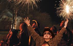 Grand Illumination At Cw Tips And Insider Guide From Colonial Williamsburg Williamsburg Families