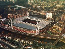 Alçada ao título de capital do país em 1955, a cidade é a capital mais jovem do velho continente, e isso se reflete em sua animada vida noturna e intensa agenda cultural. Millennium Stadium Cardiff Pais De Gales Visit Cardiff Visit Wales Millennium Stadium