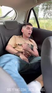 JANTAN MELANCAP DALAM KERETA | xHamster