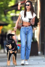 Emily Ratajkowski Flashes Her Flat Abs And Tummy As She Walks Her Dog Emily Ratajkowski Street Style Dog Walking Outfit Fashion