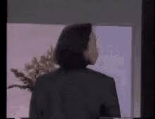 Vrijdagavond om 22:00 uur is te zien hoe de zanger, omringd door zijn vrouw en ouders, een emotioneel moment beleeft. Rene Gifs Tenor