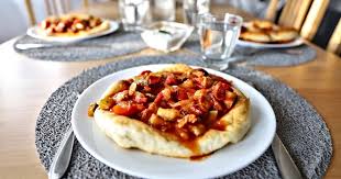 Znajdziemy ją niemal w każdym sklepie i na każdym straganie. Chillijemy Langosze