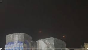 אזעקות רבות נשמעו בשעה האחרונה בפתח תקוה בגלל מטח טילים מרצועת עזה לעבר המרכז וגוש דן. S8ezpnptm4dosm