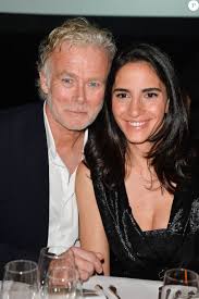 Danièle dubosc avait opté pour un look simple mais chic, composé d'un top noir à col rond, d'un pantalon taille haute brodé de fleurs rouges, et franck dubosc était lui aussi élégant, vêtu d'une veste de costume en velours bleu nuit, d'une chemise bleu clair mettant ses yeux azur en valeur, et. Franck Dubosc Et Sa Femme Daniele Diner De Gala De La Premiere Edition Des Prix Les Stethos D Or En Faveur De La Fondation Pour La Recherche En Physiologie Do Purepeople