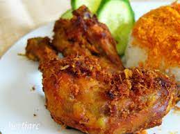 Yang pertama proses mengungkep ayam dengan bumbu, dan yang kedua adalah proses menggoreng ayam bumbu kuning. Resep Ayam Goreng Bumbu Kuning Resep Masakan 4
