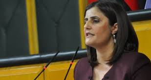 Halkın demokrasi partisi (hadep) kadın kollarında çalışan taşdemir, kck operasyonları sonucunda tutuklandı ve beş yıl. S7v Szv Bmmykm