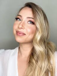 אלינור ברש מאפרת ומרצה להוויה נשית