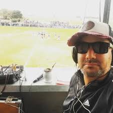 Se fue el 2024 y estuve donde me gusta estar. En una cancha, en la cabina  de una cancha, con un micrófono en la mano. Relatando, no importa el  partido ni la