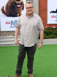 19 hours ago · stonestreet, 49, met schweitzer, a pediatric nurse, at the big slick charity weekend in kansas city in 2016. Eric Stonestreet Cuddles Up To Girlfriend Lindsay Schweitzer At The Secret Life Of Pets 2 Premiere Daily Mail Online