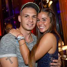 Für pietro lombardi (28) ist 2020 ein jahr voller veränderungen. Sarah Lombardi Und Pietro Dsds Rtl Hand In Hand Sensations Video Aufgetuacht Stars