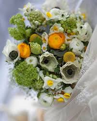 Peach can threaten to look a bit too '70s, so you need fresh colours for elegance and a contemporary feel. Spring Wedding Flowers The Wilde Bunch Wedding Florist