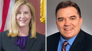 El nepotismo de María José Hoffmann: Las 80 horas extra de su hermano en la  Municipalidad de Las Condes y otros casos familiares