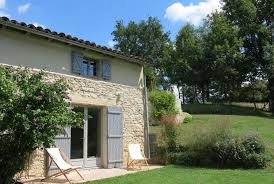 Voor de een is frankrijk het land van wijn, stokbrood en kaas, terwijl de ander misschien meteen denkt aan de tour de france, eindeloos kamperen of de eiffeltoren. Vakantiehuis In Fauch Zuid Frankrijk Op Vakantie Naar Frankrijk