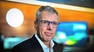 ZF-Chef Holger Klein spricht offen Klartext: Darum sind Jobverluste "ein  Drama" für ihn