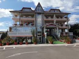 Venim in intampinarea oaspetilor nostri cu o pensiune situata pe dn 15, in dumbrava rosie la 4 km de piatra neamt, fiind locul ideal pentru petrecerea timpului liber sau chiar pentru un concediu. Pensiunea Cornelius In Piatra Neamt Romania Lets Book Hotel